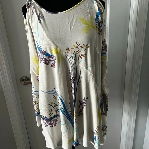Free People Tops - Free People cold shoulder top